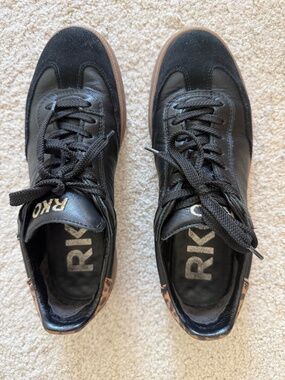 Black, casual sneakers